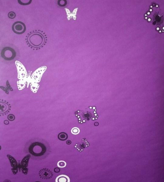 stenka tapeta v vijolični barvi